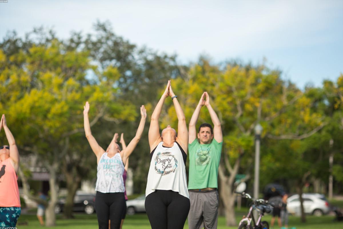 Online Yoga Classes vs In-Studio: Pros and Cons
